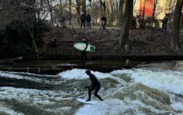 Der Eisbach (c) U Lemmin-Woolfrey Silverkris Munich city guide
