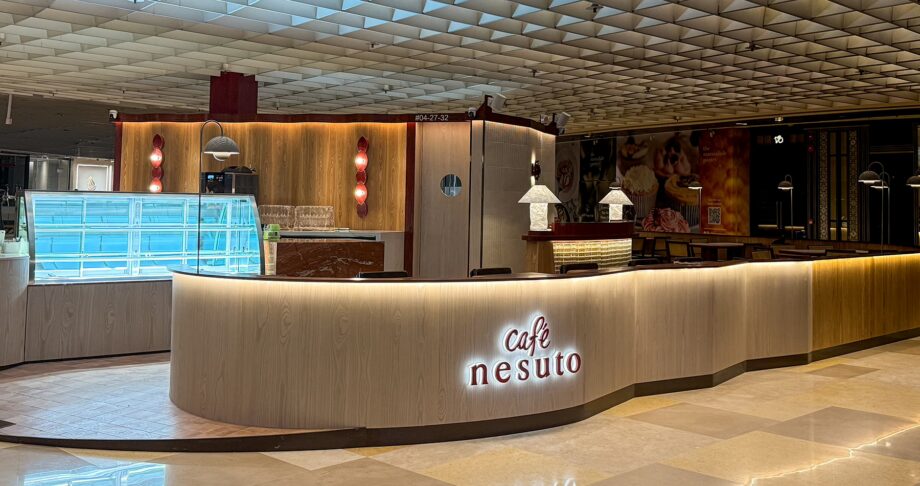 Cafe Nesuto ION Exterior
