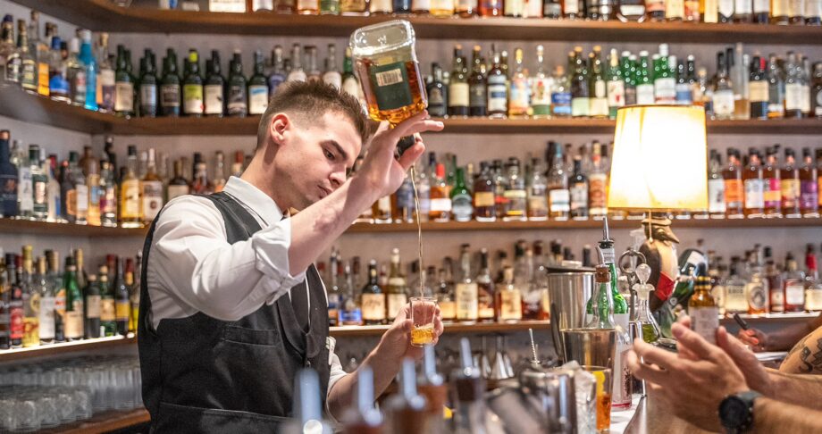 Cocktail service at Old Crow Bar in Zurich.