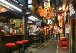 Omoide Yokocho (Photo: Uraiwons / Shutterstock.com)